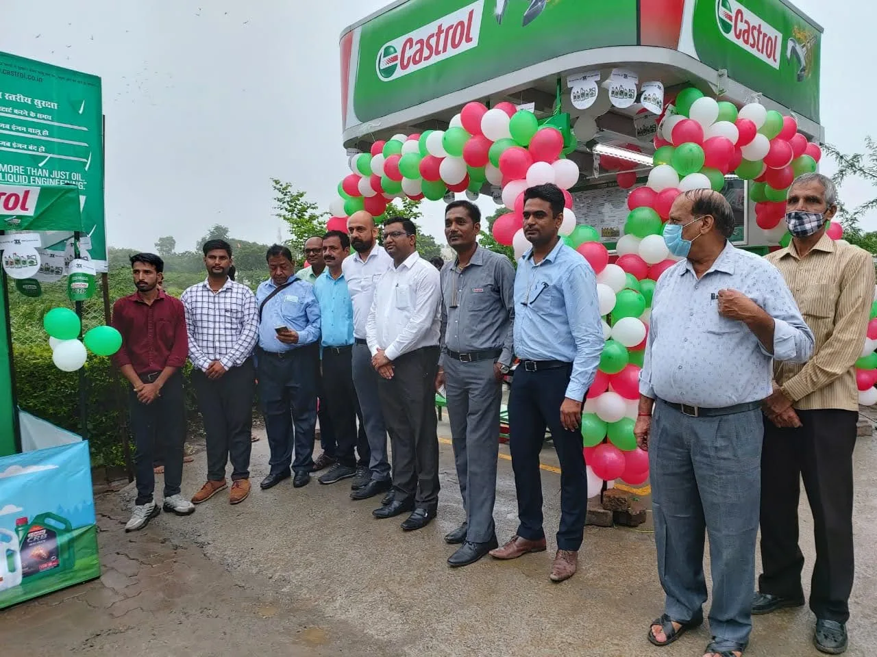 Castrol Express kiosk opening with the partner team