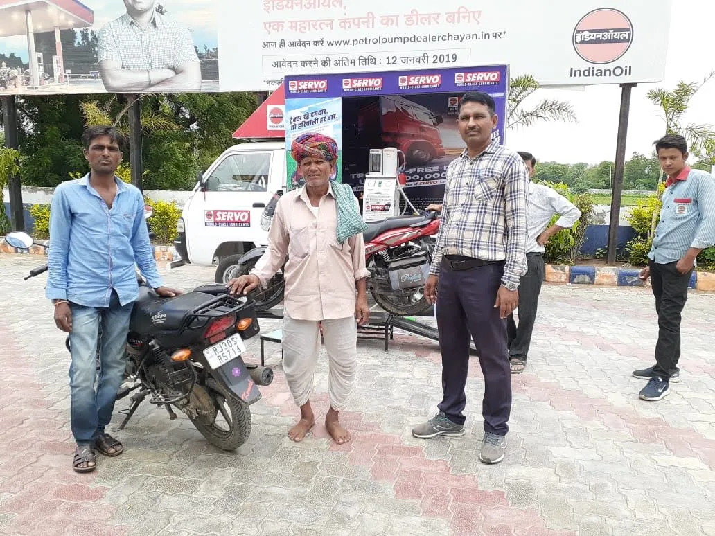 SERVO Chala Gaon Gaon, mobile oil change in rural Rajasthan